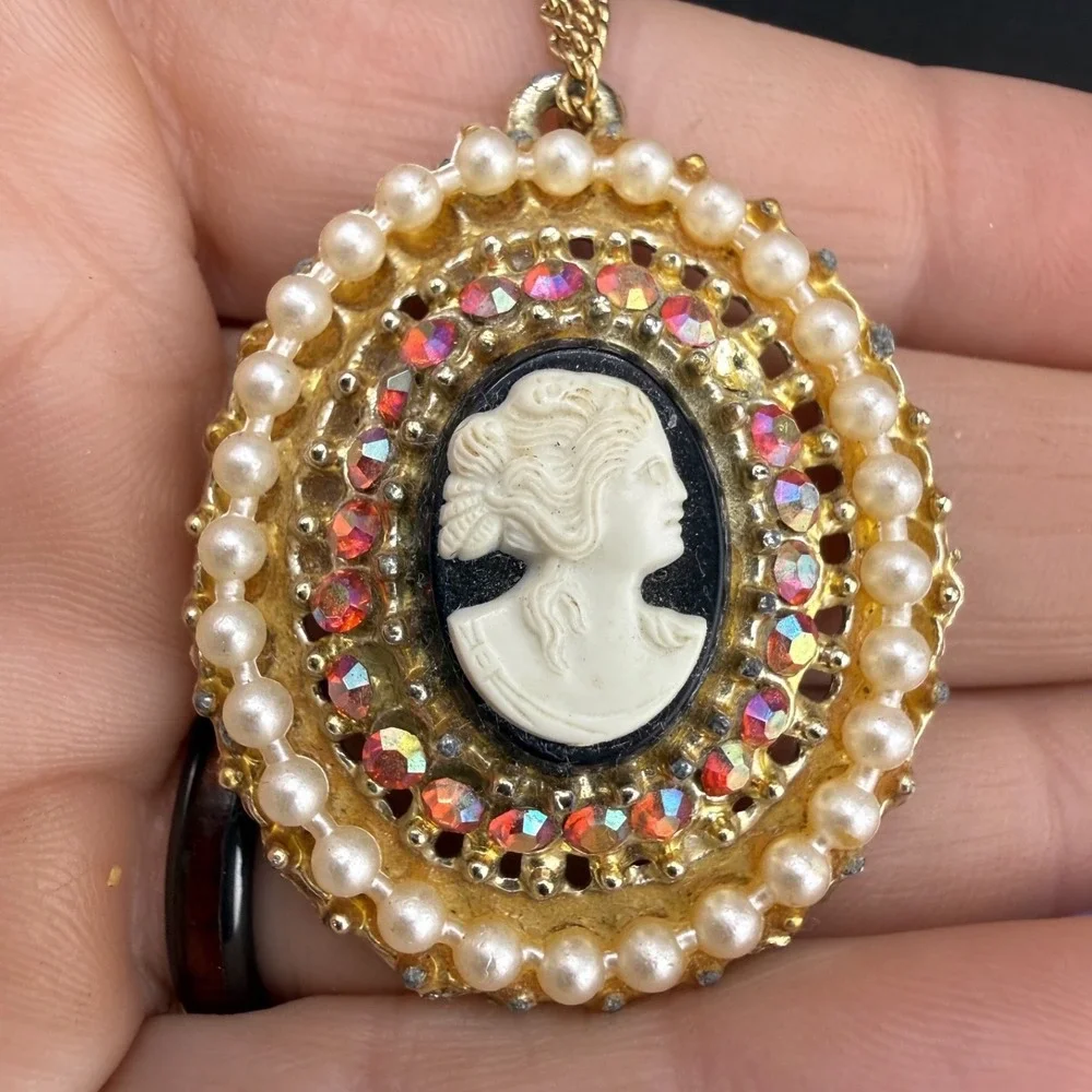 Vintage Cameo Pendant Earrings‎ Lot Screw Back Pierced Gold Tone
